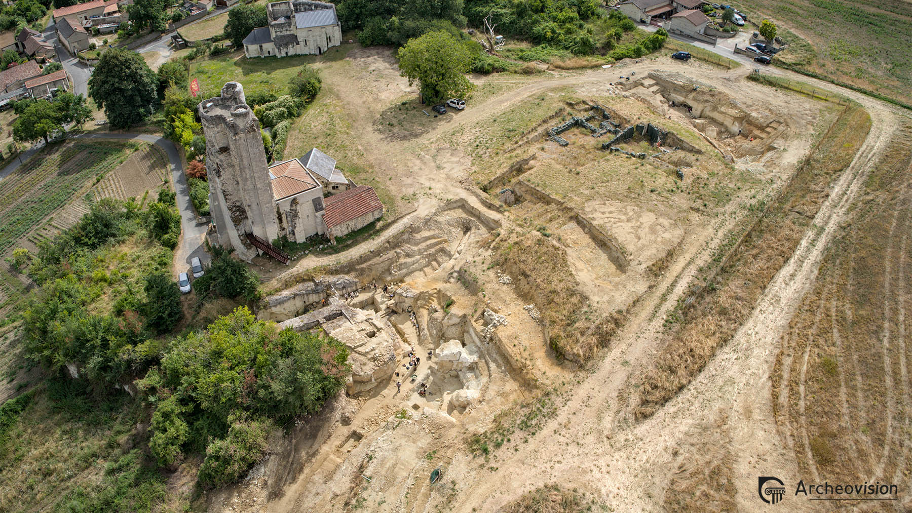 SCORBE-CLAIRVAUX_Chateau_Haut_Clairvaux